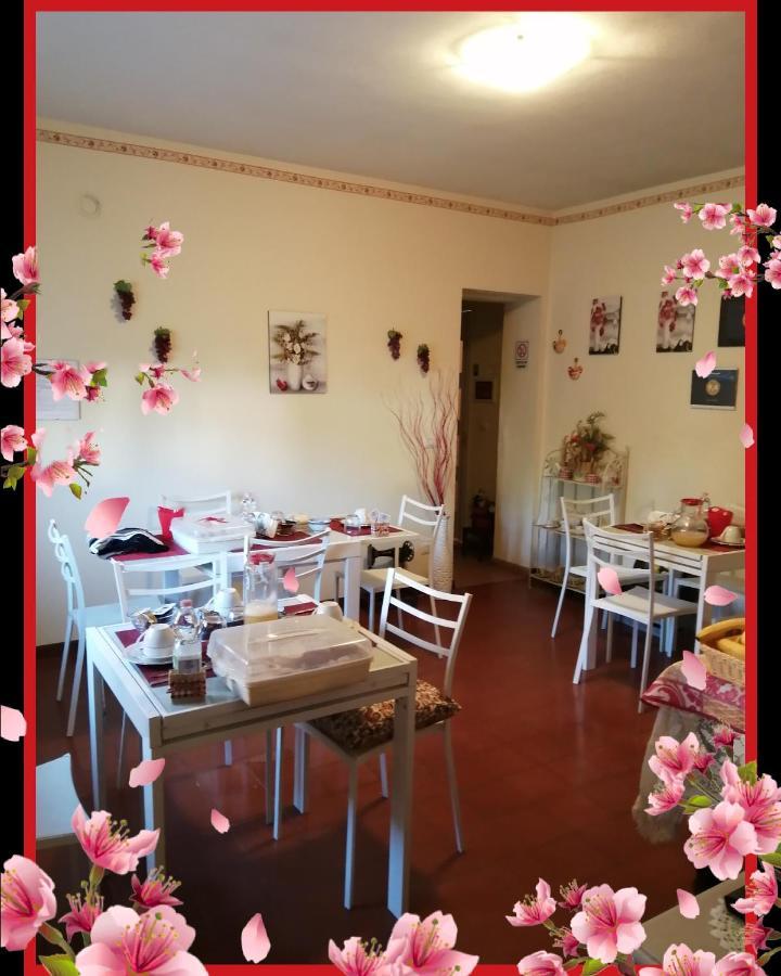Bed and Breakfast Felix House à Codevilla Extérieur photo