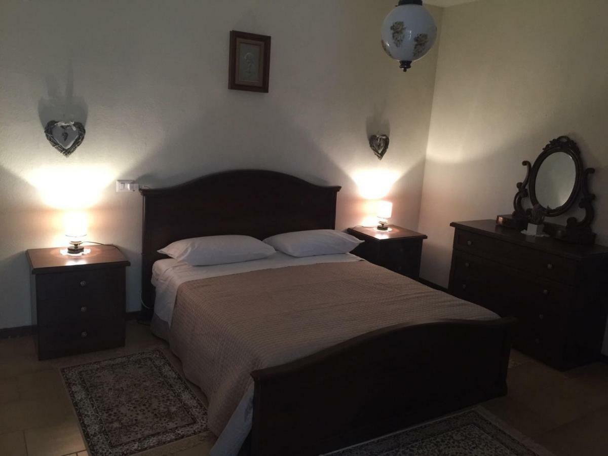 Bed and Breakfast Felix House à Codevilla Extérieur photo