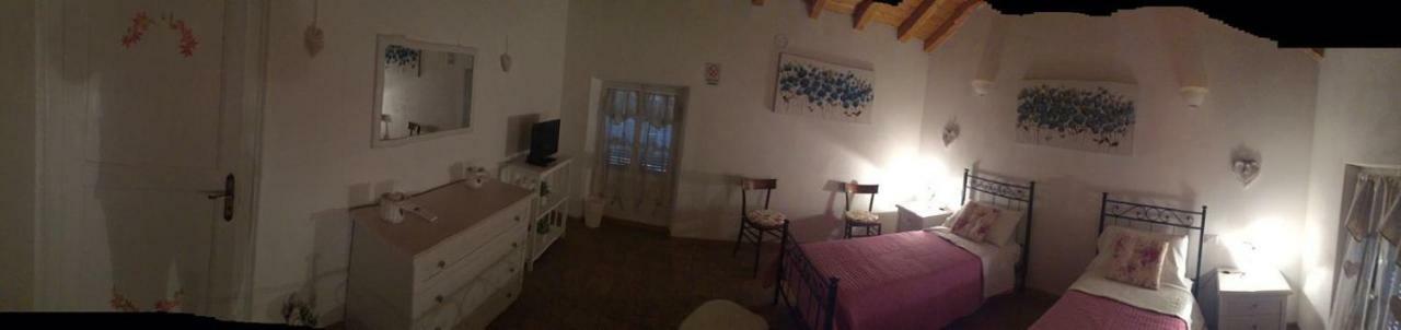 Bed and Breakfast Felix House à Codevilla Extérieur photo