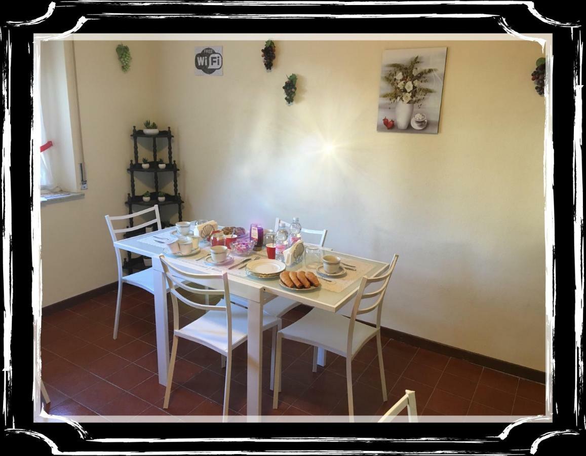 Bed and Breakfast Felix House à Codevilla Extérieur photo