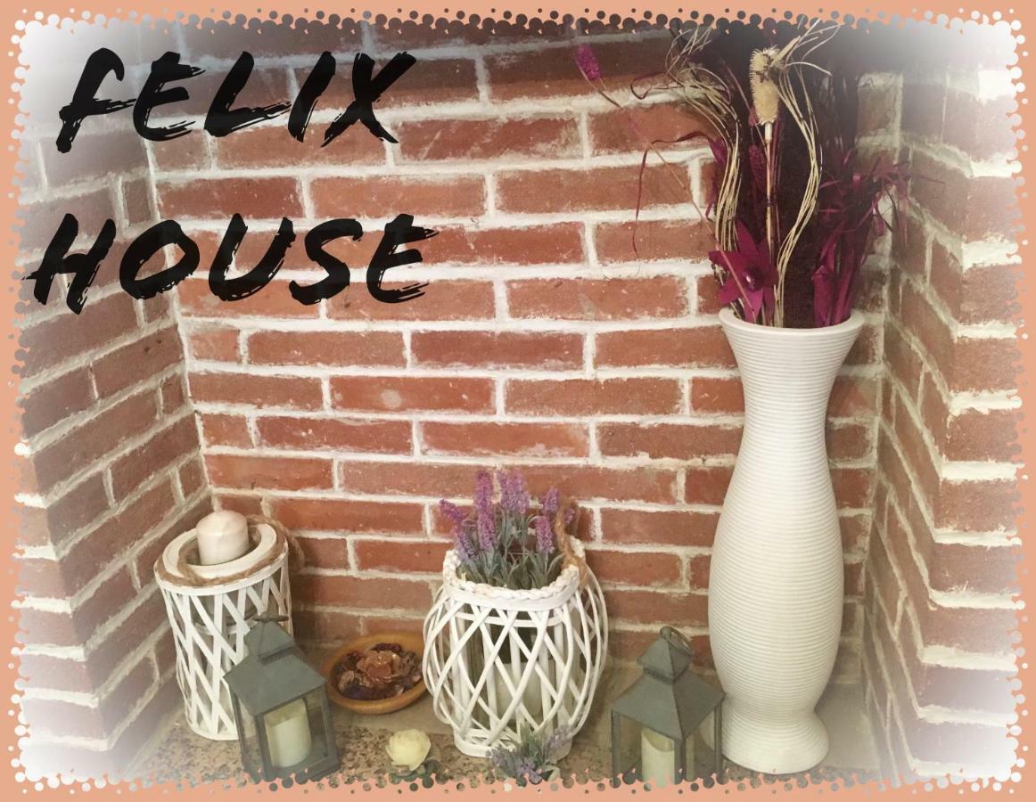 Bed and Breakfast Felix House à Codevilla Extérieur photo